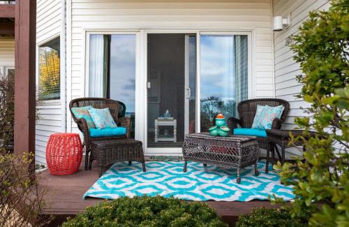 Traverse City Casa | Beachside 109 with Direct Beach Access Pool and Hot Tub