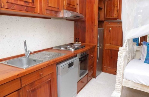 Malindi Casa | Beachside 2-bedroom cottage in beach resort with AC, Wi-Fi, Restaurant & Bar