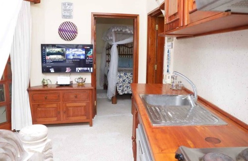 Malindi Casa | Beachside 2-bedroom cottage in beach resort with AC, Wi-Fi, Restaurant & Bar