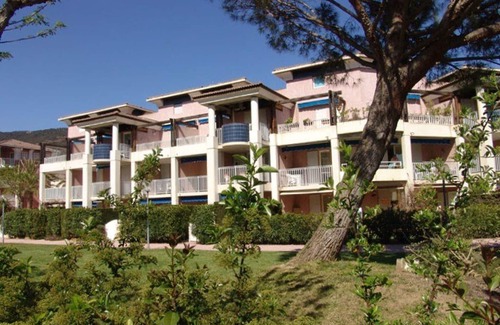 Cavaliere Beach Apartamento | Apartamento con Terraza, Parking y a Pasos de la Playa - 6 Plazas, Le Lavandou