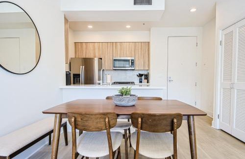 Downtown Apartamento | Beachside 2BD 2BA, 12Min Walk to Santa Monica Pier