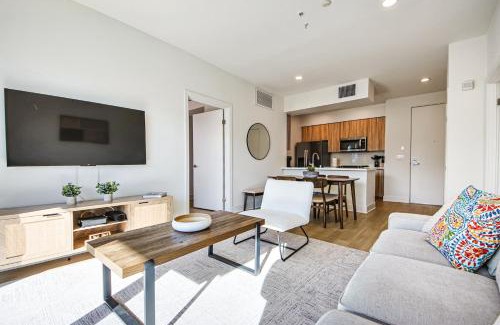 Downtown Apartamento | Beachside 2BD 2BA, 12Min Walk to Santa Monica Pier