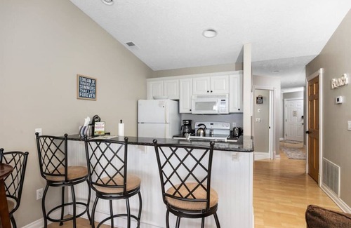 Traverse City Condominio | Beachside 329 Waterfront Condo