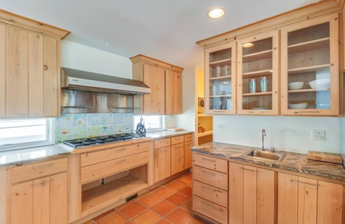 Sussex County Casa | Beachside 4-Bedroom Retreat: Ocean Views, Gourmet Kitchen & Dog-Friendly