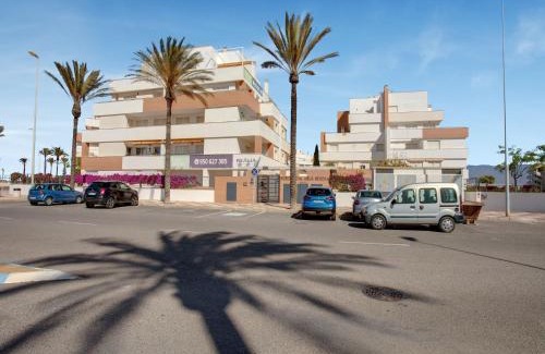 Roquetas de Mar Apartamento | Beachside Apartment with Pool