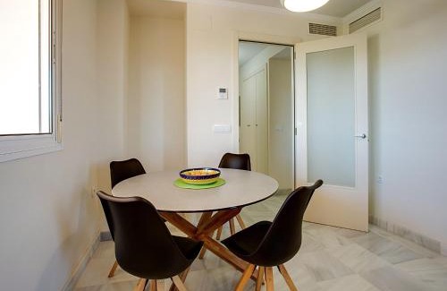 Roquetas de Mar Apartamento | Beachside Apartment with Pool