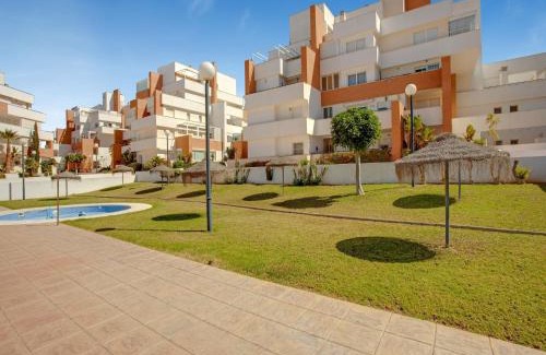 Roquetas de Mar Apartamento | Beachside Apartment with Pool