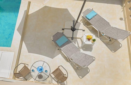 Nea Chora Apartamento | Beachside Apartment-Pool-Parking