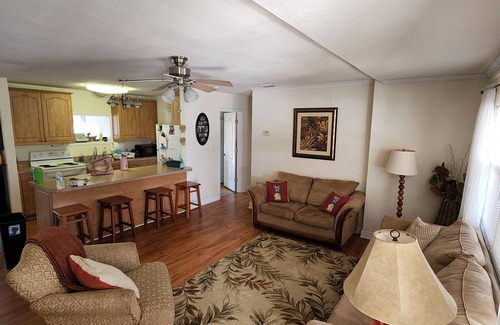 Indialantic Casa | Beachside Beach Retreat-Walk to the beach!(Pet-friendly)