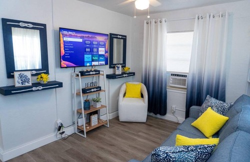 Pompano Beach Casa | Beachside Bliss Cozy 2 BD Retreat Pompano Beach
