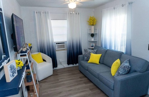 Pompano Beach Casa | Beachside Bliss Cozy 2 BD Retreat Pompano Beach