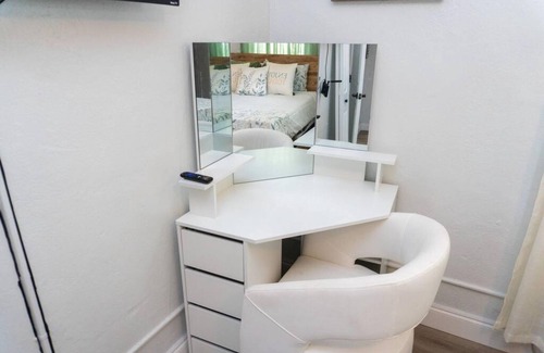 Pompano Beach Casa | Beachside Bliss Cozy 2 BD Retreat Pompano Beach