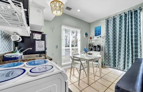 Crystal Beach Cabaña | Beachside Bliss Full Cottage~Location, Crystal Beach, Destin~Steps to Beach/Pool