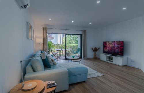 Albufeira Apartamento | Beachside Bliss T2 with Pool & Beach Access by Drago Rentals