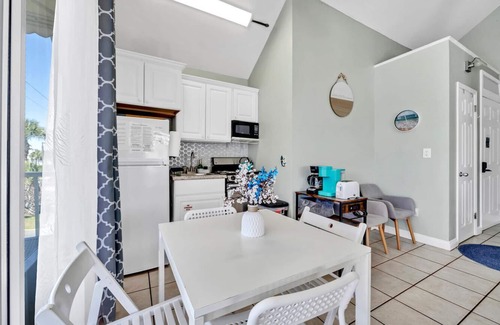 Crystal Beach Cabaña | Beachside Bungalow ~ Location! Crystal Beach, Destin ~ Steps to Beach & Pool