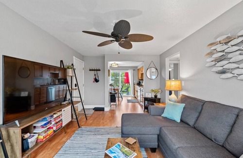Sheboygan Condominio | Beachside Condo w/ Stunning Lake Views