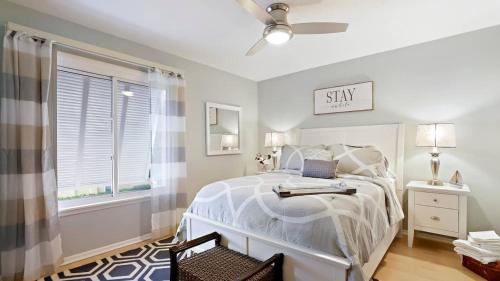 Bayview Casa | Beachside Condo Walk To Sand, Pool & Hot Tub