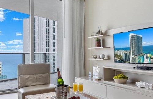 Hollywood South Central Beach Apartamento | Beachside Contemporary Residence in Lyfe