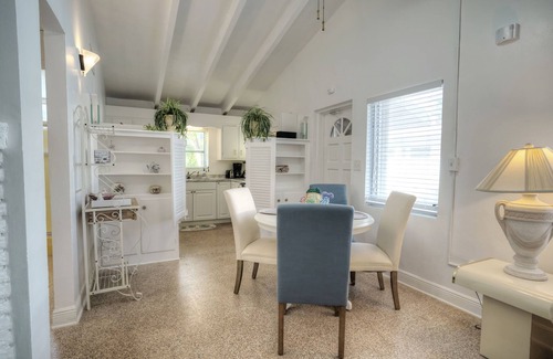 Lauderdale Beach Casa | Beachside Cottage, direct Ocean Access