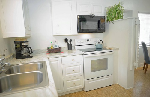 Lauderdale Beach Casa | Beachside Cottage, direct Ocean Access