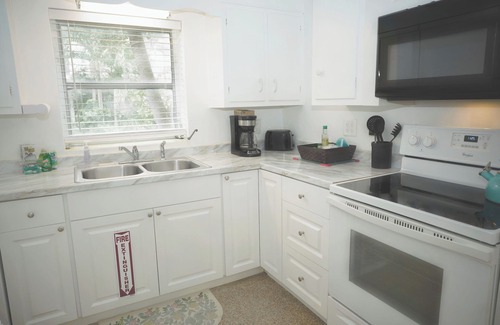 Lauderdale Beach Casa | Beachside Cottage, direct Ocean Access