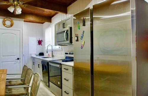 Downtown Myrtle Beach Casa | Beachside Cottage w/ Ocean Views-Trailers Welcome