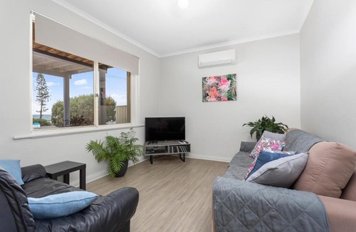 Christies Beach Apartamento | Beachside Escape on The Esplanade