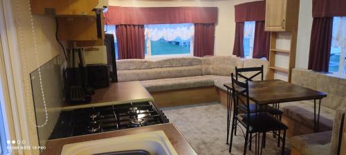 Skegness Otro | Beachside, Family-friendly, WiFi, 6 berth Caravans