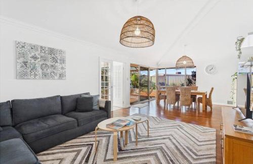 Halls Head Casa | Beachside Family Friendly Escape at Casa Del Caravel