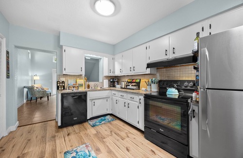 Cocoa Beach Cabaña | Beachside Getaway | King Bed*Pet Friendly*Firepit