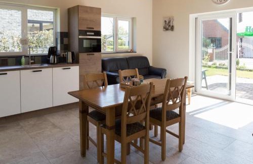 Baarland Casa | Beachside Getaway with Garden & barbecue