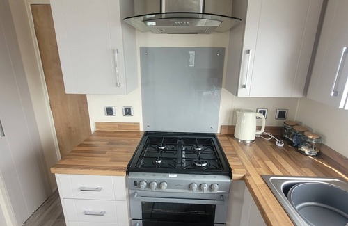 Morecambe Cabina | Beachside Holiday Retreat - Sleeps 6 & Parking