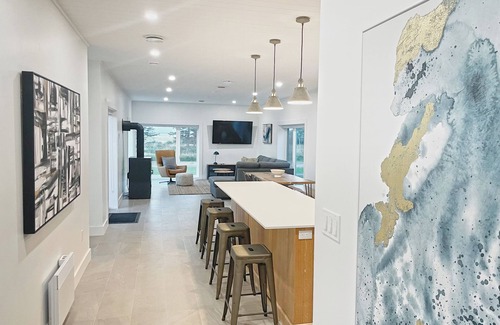 York Casa | Beachside Home - Steps from the ocean! 3 bedroom with Hot Tub!