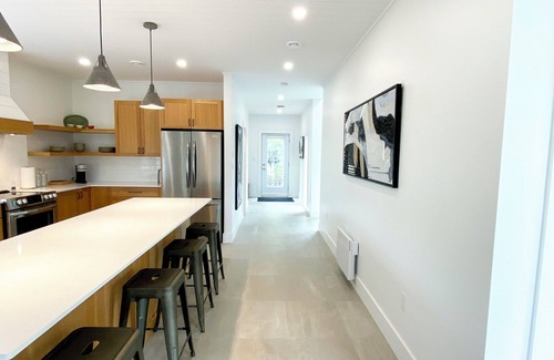 York Casa | Beachside Home - Steps from the ocean! 3 bedroom with Hot Tub!