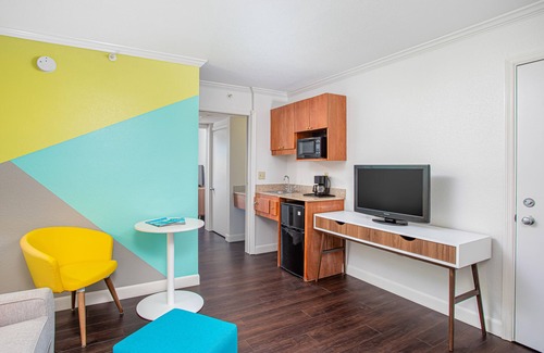 Cocoa Beach Hotel | Beachside Hotel & Suites