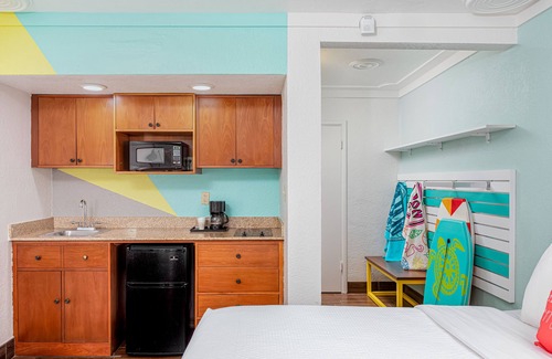 Cocoa Beach Hotel | Beachside Hotel & Suites