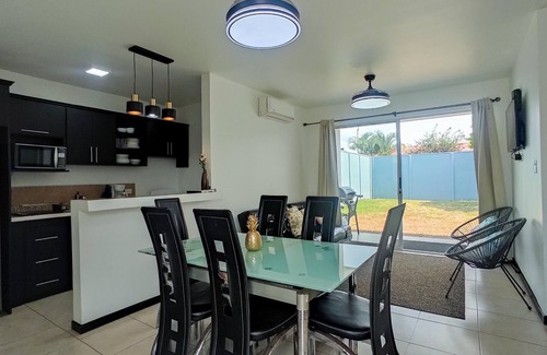 Bejuco Apartamento | La felicidad junto a la playa: 3BR Condo, piscina, barbacoa, cerca de todo!