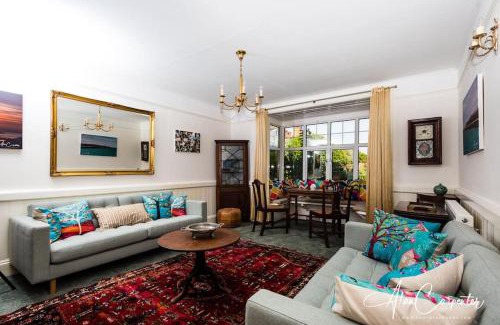Burmarsh Casa | Beachside period family home. 5 BR spacious, comfortable.