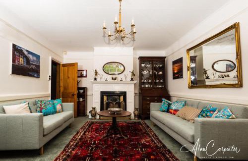 Burmarsh Casa | Beachside period family home. 5 BR spacious, comfortable.