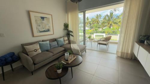 La Iglesia Apartamento | Beachside Pool Apartment With Parking & Washer