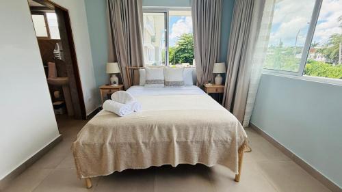 La Iglesia Apartamento | Beachside Pool Apartment With Parking & Washer