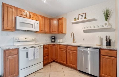 Cape Caneveral Beach Gardens Casa | Beachside Space Coast Townhouse, walk to the beach, pet friendly