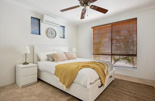 Scarborough Casa | Beachside Stay, Cafes Nearby, 100Mbps WiFi