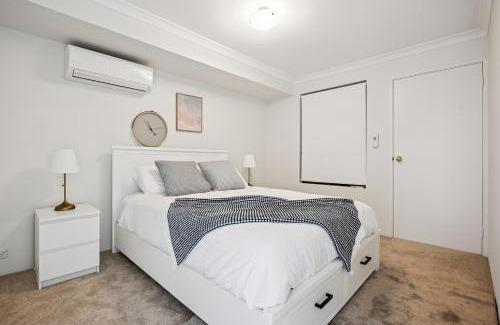 Scarborough Casa | Beachside Stay, Cafes Nearby, 100Mbps WiFi