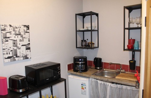 Rathmullan Apartamento | Beachside studio apartment. Newly refurbished!