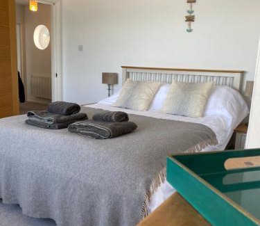 Torcross Casa | Beachside, Torcross, between the Sea and the Ley