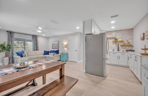 Ocean View Halifax Estates Apartamento | Beachside Bliss, a charming private guesthouse steps from the beach