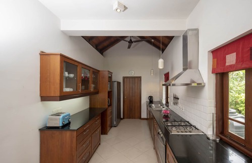 Wadduwa Casa | Villa de playa con piscina compartida de 16 m, y cancha de tenis cerca de la playa Wadduwa