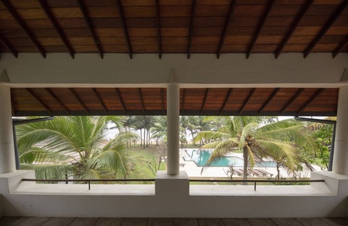 Wadduwa Casa | Villa de playa con piscina compartida de 16 m, y cancha de tenis cerca de la playa Wadduwa