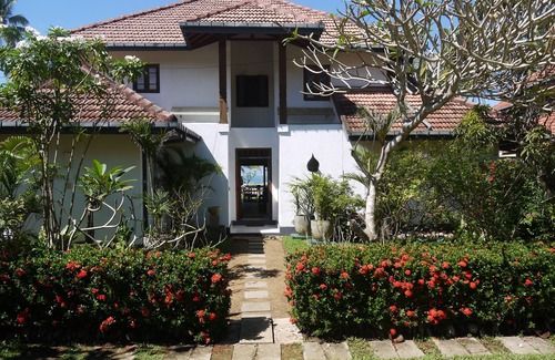 Wadduwa Casa | Villa de playa con piscina compartida de 16 m, y cancha de tenis cerca de la playa Wadduwa